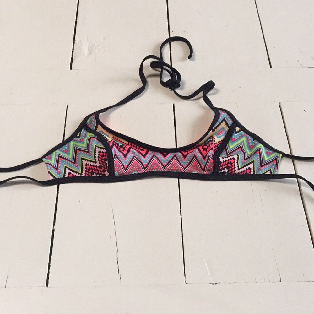 Reversible bathing suit top